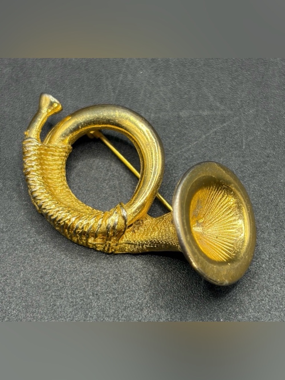 Vans Authentics Vintage Gold Tone Metal French Horn Musical Instrument Brooch